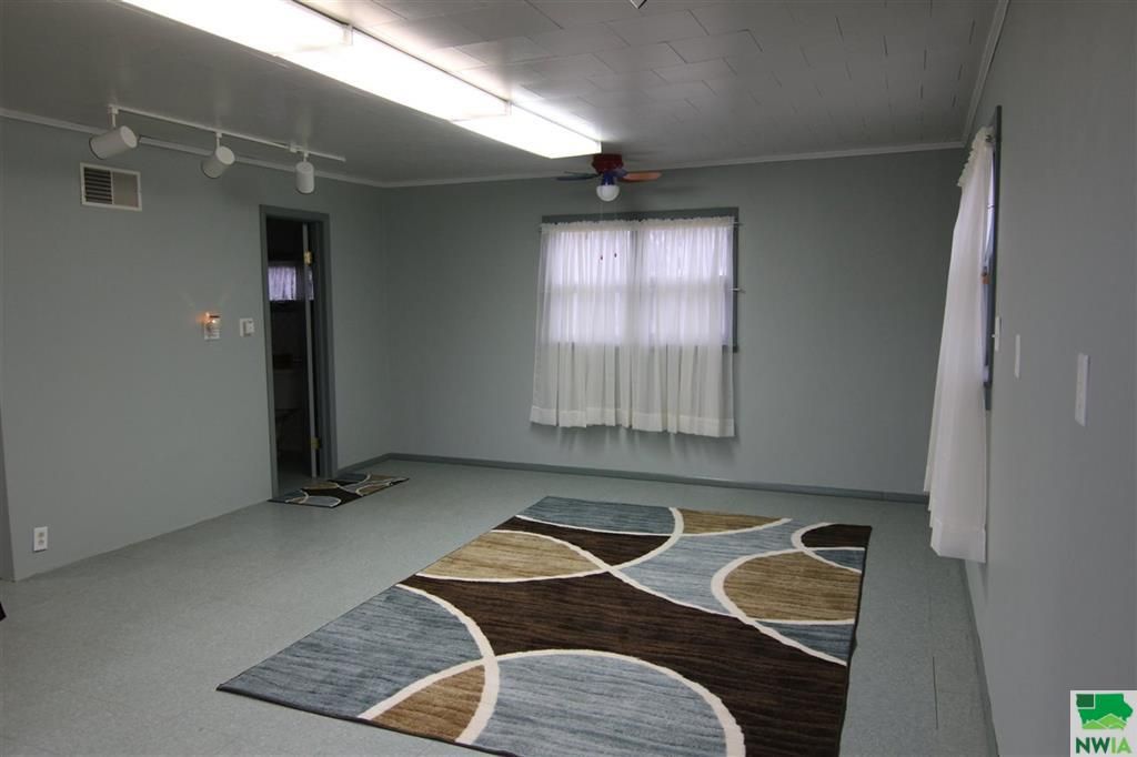 South Agora: South Agora, Marathon, IA 50565